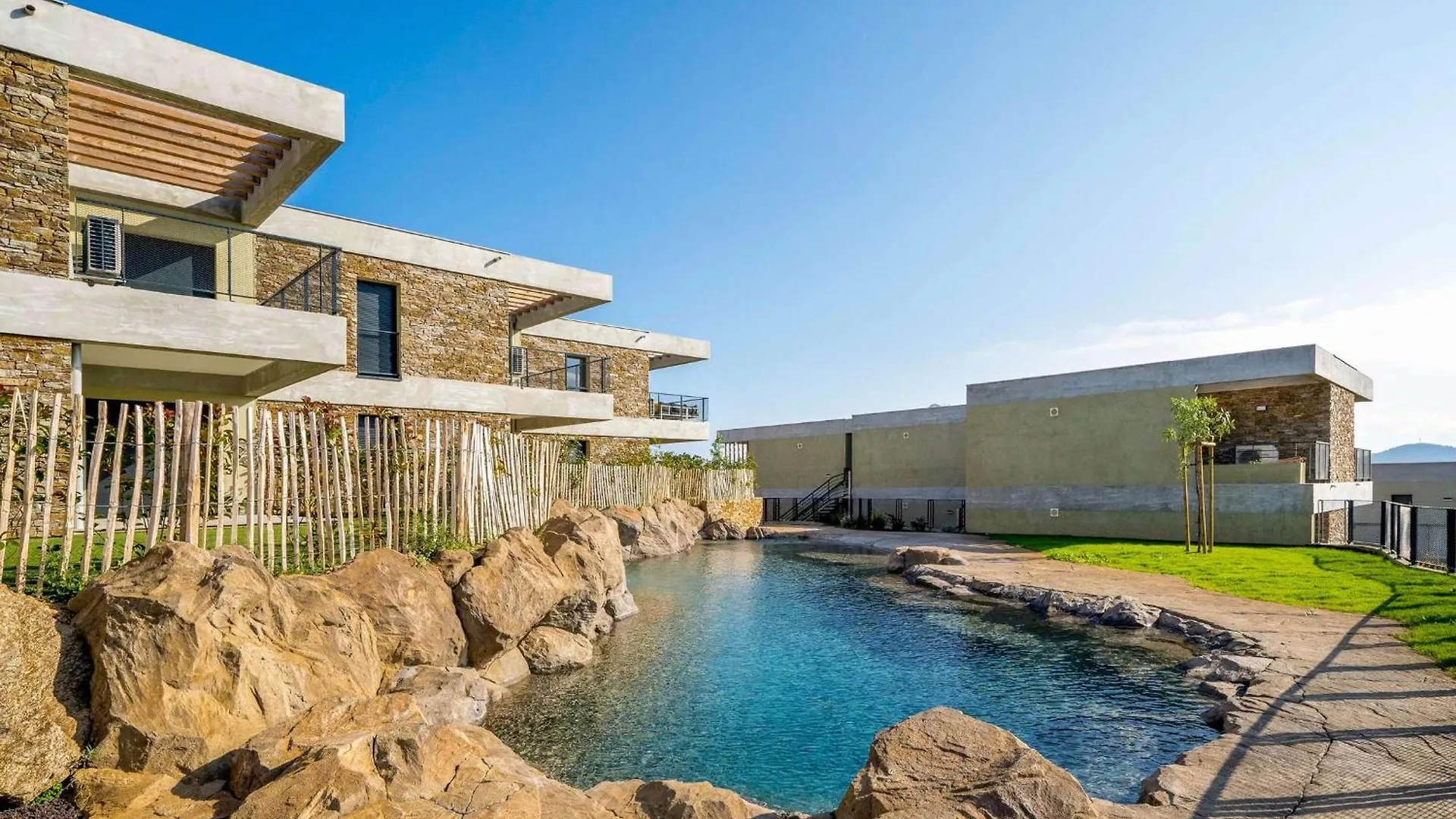Select'Sohome - Appartement Pour 4 Personnes Dans Une Residence D'Exception Avec Piscine Et Parking Prive A Bormes-Les-Mimosas ! - Capnat-C02 0*,  France