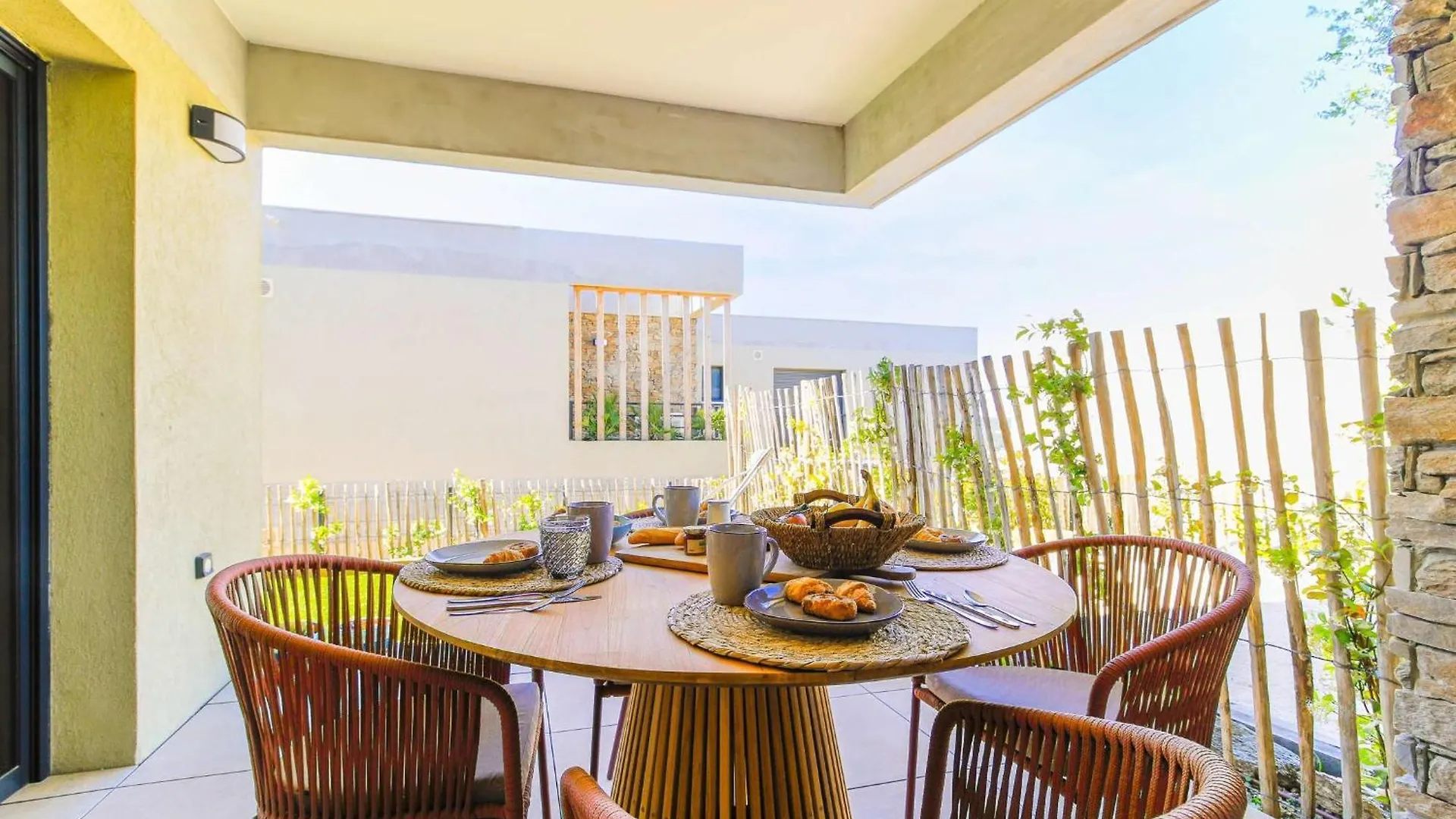 Apartment Select'Sohome - Appartement Pour 4 Personnes Dans Une Residence D'Exception Avec Piscine Et Parking Prive A Bormes-Les-Mimosas ! - Capnat-C02 France