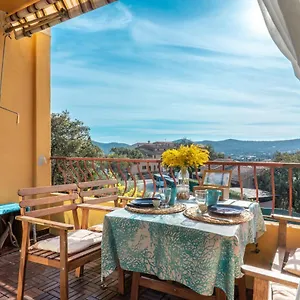 L'odyssee Provencale, Un Duplex De Charme De 2 Au Pied Du Village Medieval De Bormes-les-mimosas, Offrant Des Prestations De Gamme Et Superbe Vue Sur Le Massif Des Maures Apartment